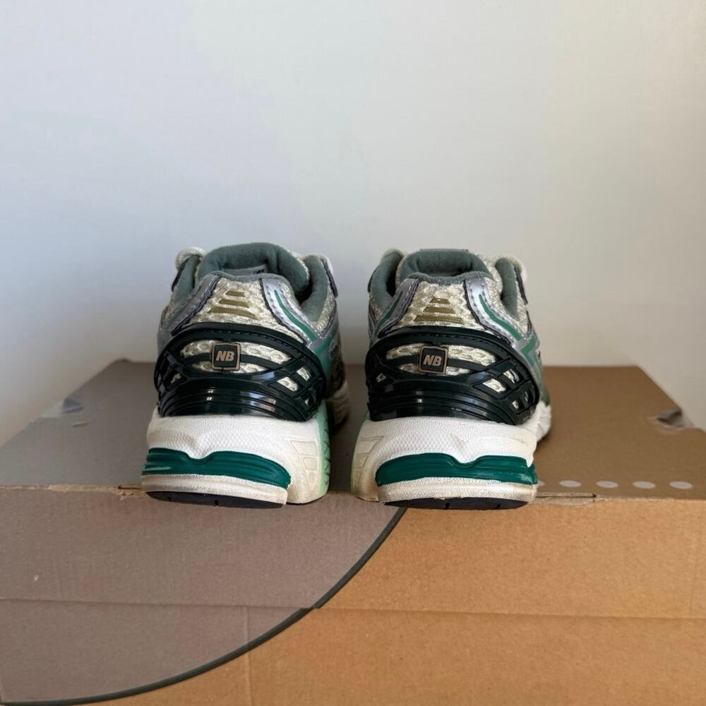New Balance 1906 R ‘Green Metallic’ Kids Sneakers - SZ 1 Y - Picture 12 of 15